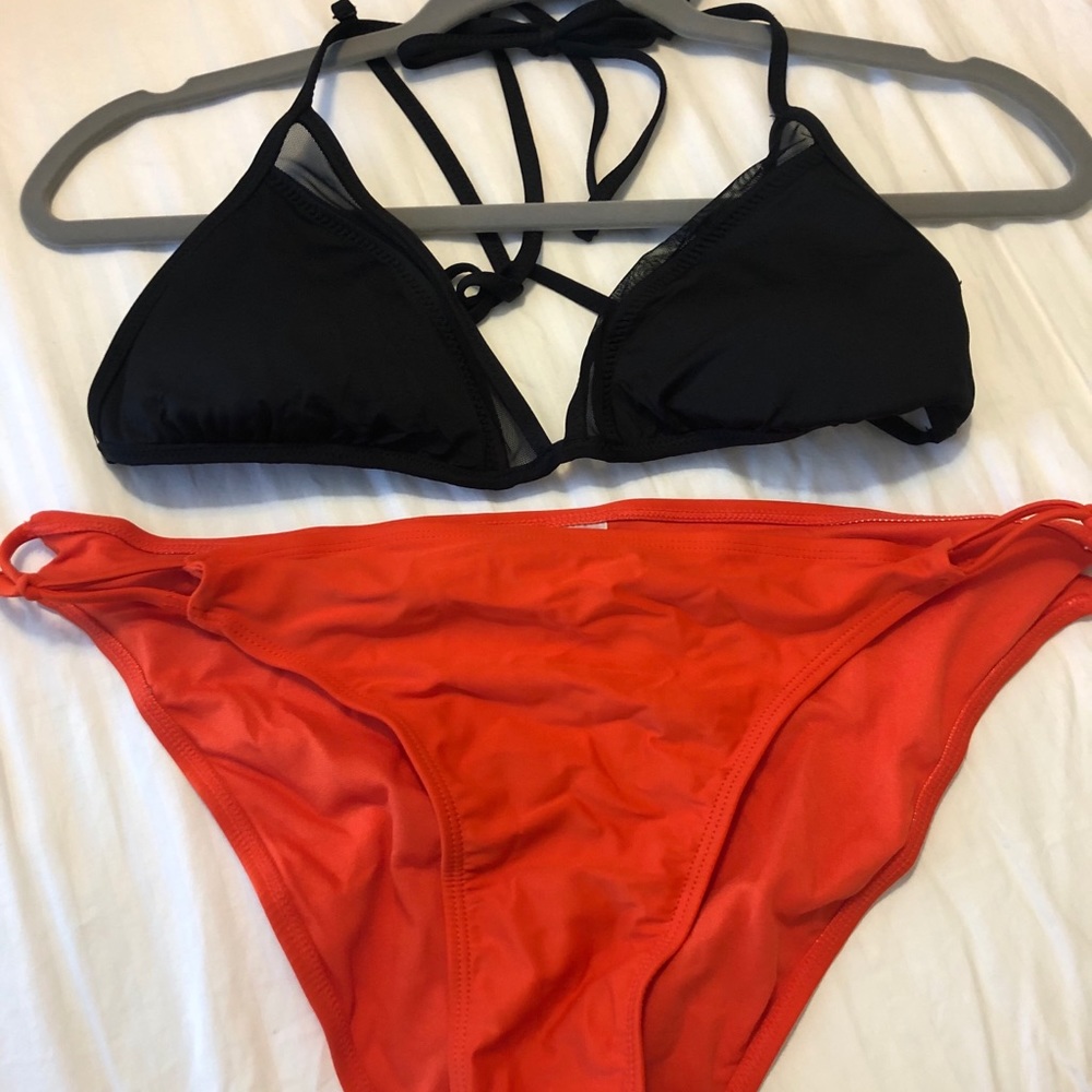 Swimsuits - Picture 2 of 4